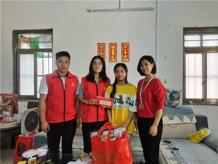 聯愛基金為單親家庭送關愛